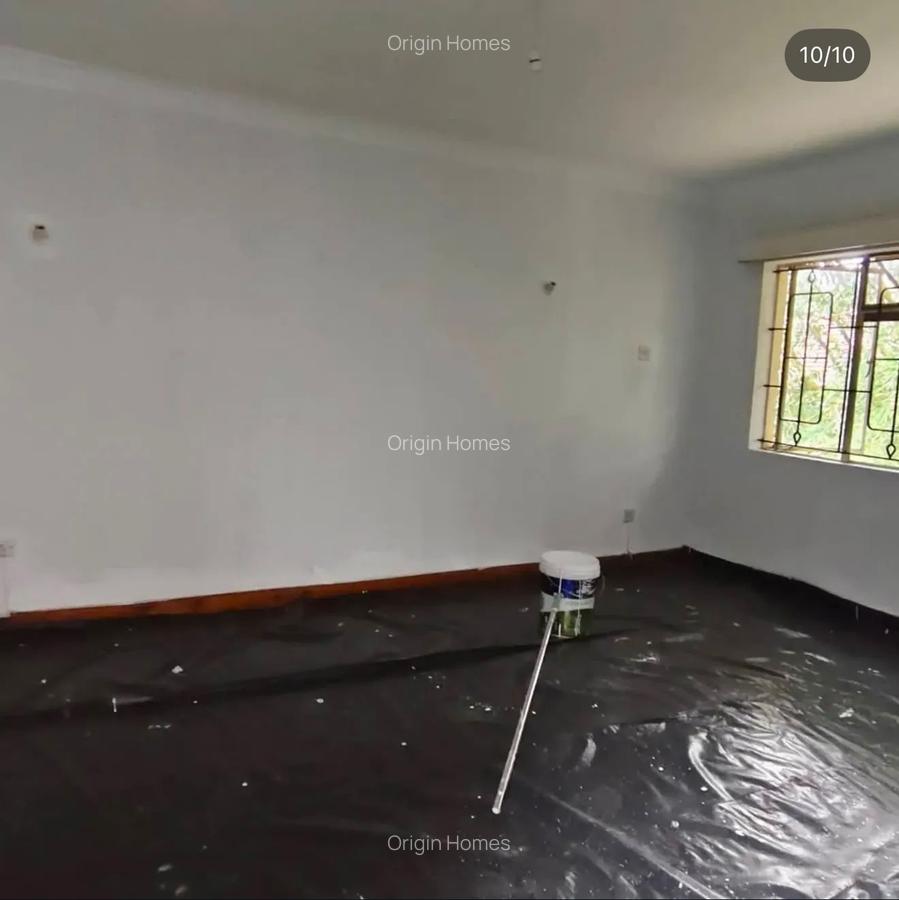 4 Bed House with En Suite at Rosslyn - 8