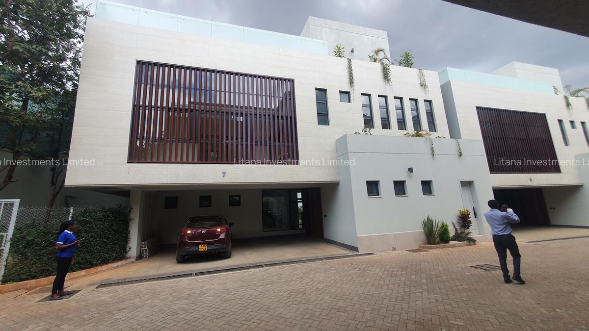 5 Bed Townhouse with En Suite in Lavington - 4