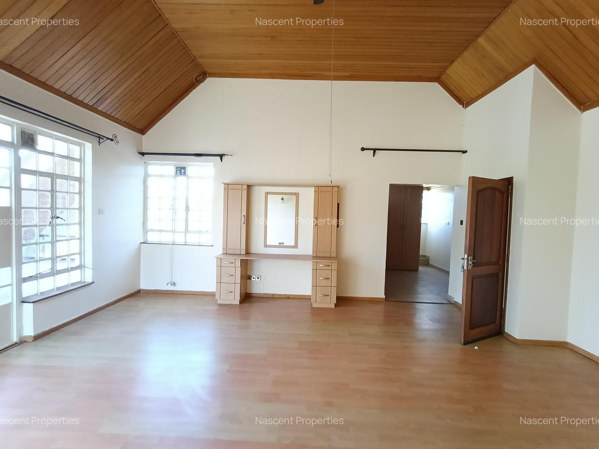 5 Bed House with En Suite at Mimosa - 16