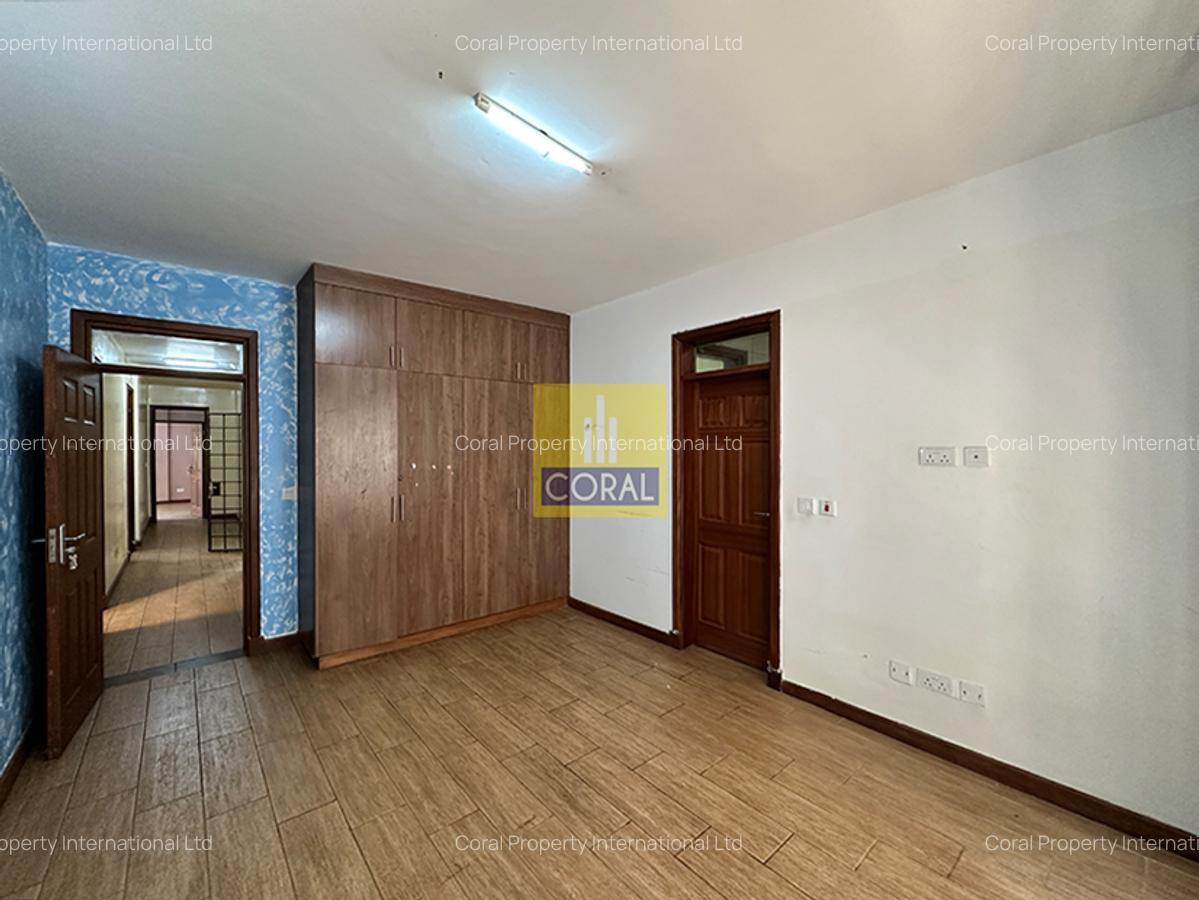 4 Bed Apartment in Parklands - 11