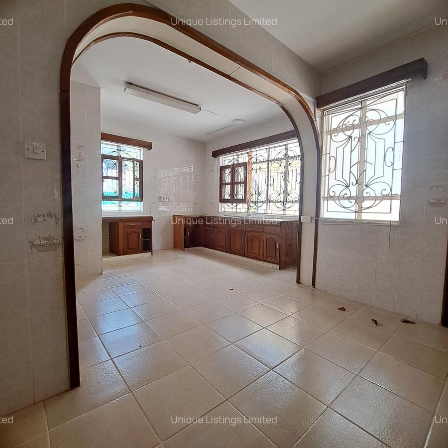 5 Bed House with Staff Quarters in Nyari - 9