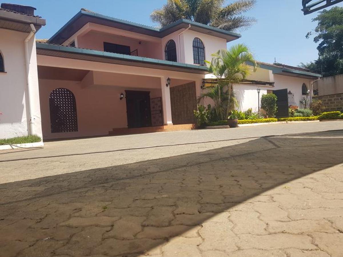 4 Bed Townhouse with En Suite in Lavington - 10