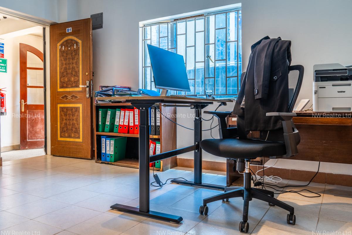 500 ft² Office with Service Charge Included in Westlands Area - 1