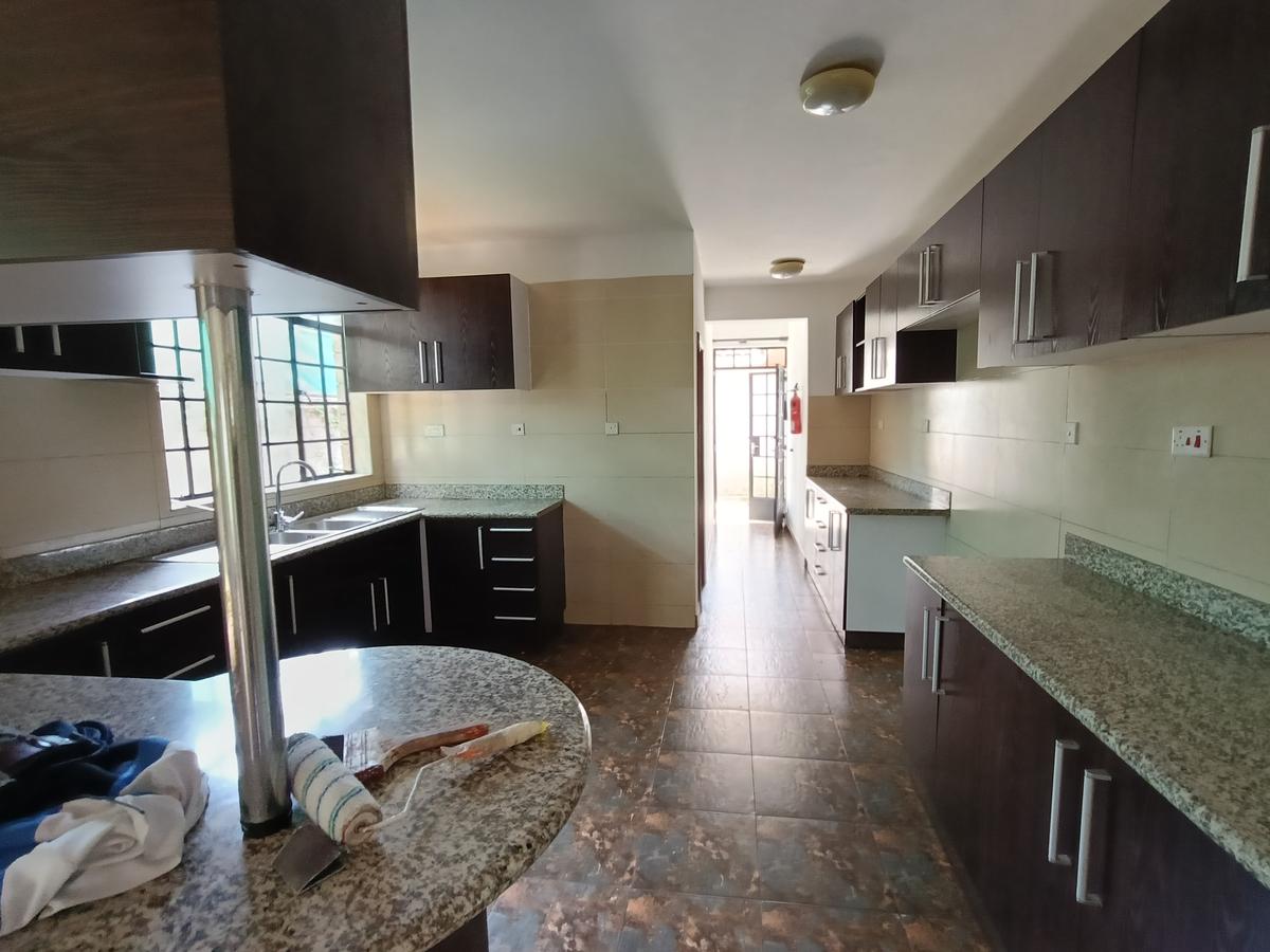 4 Bed Townhouse with En Suite at Lavington - 4