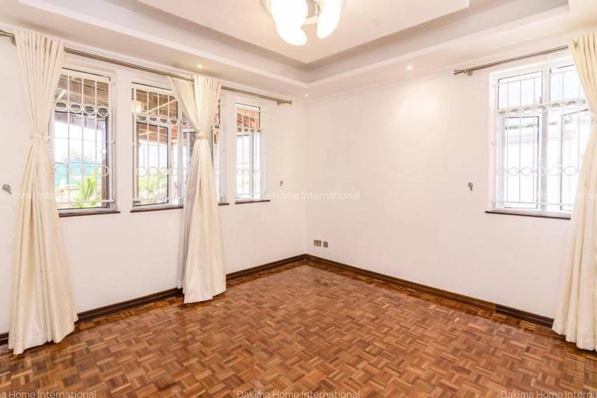 4 Bed House with En Suite in Runda - 4