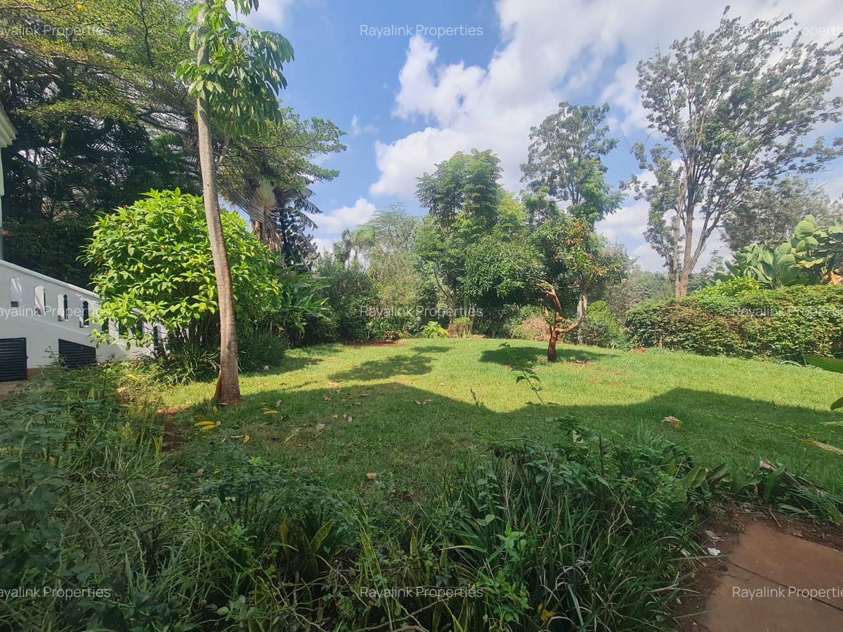 5 Bed House with En Suite at Nyari - 2
