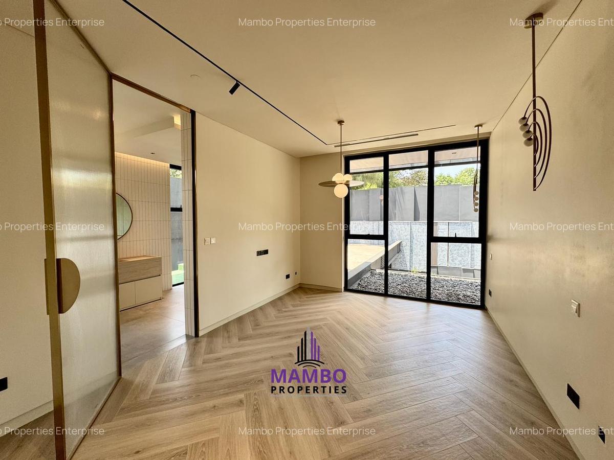 5 Bed House with En Suite at Saunders Close - 9