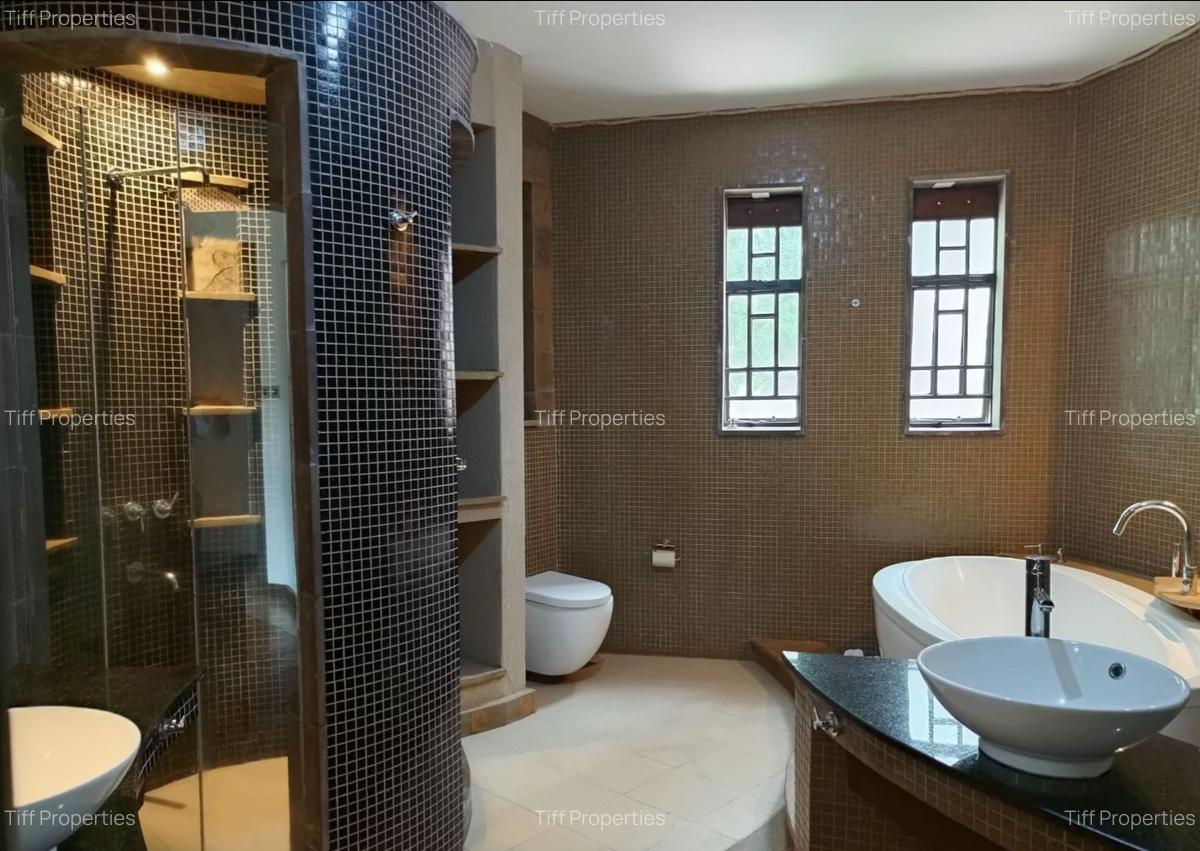 5 Bed Townhouse in Lake View - 7