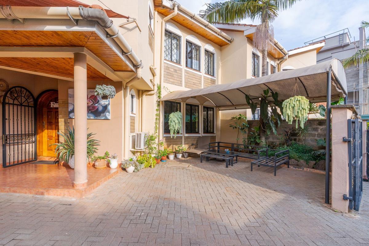 4 Bed Townhouse with En Suite in Lavington - 3