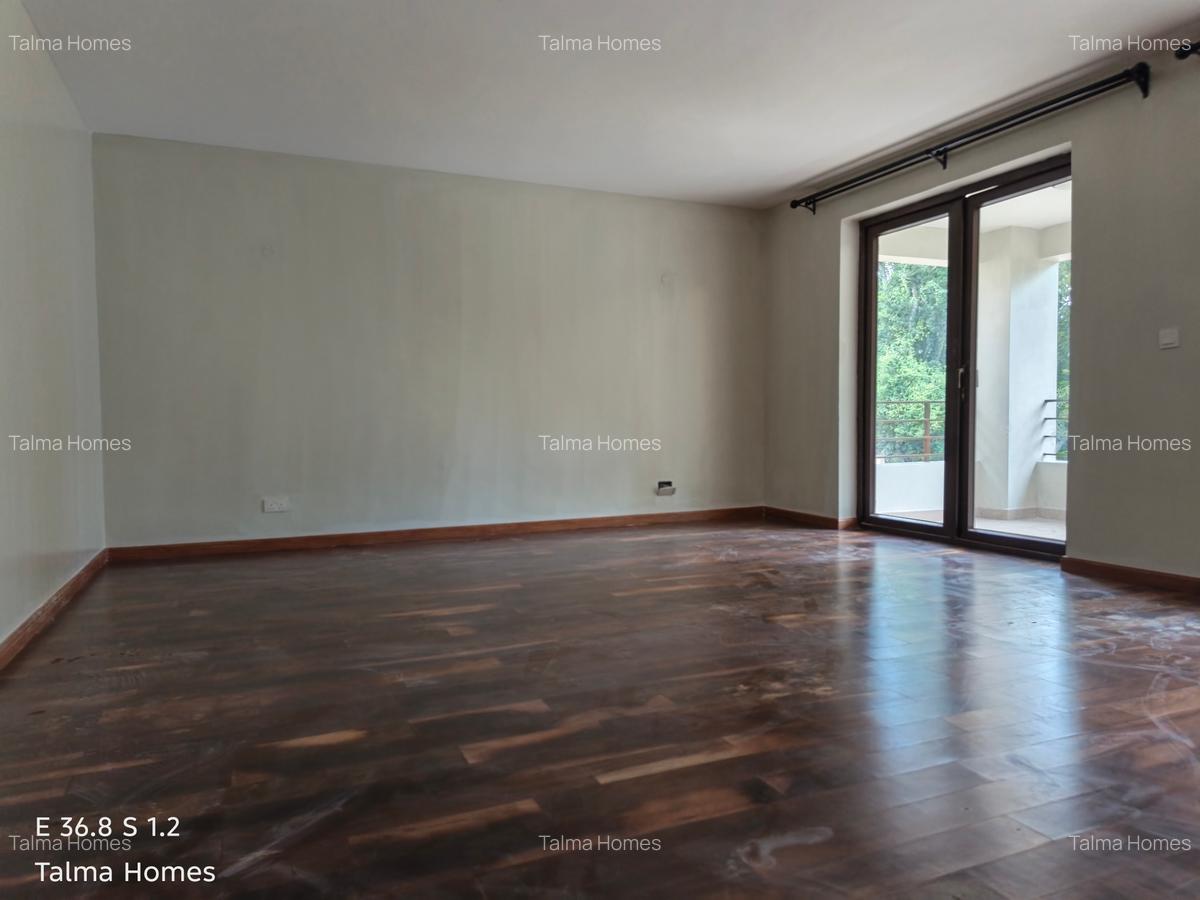 5 Bed Townhouse with En Suite at Lavington - 19