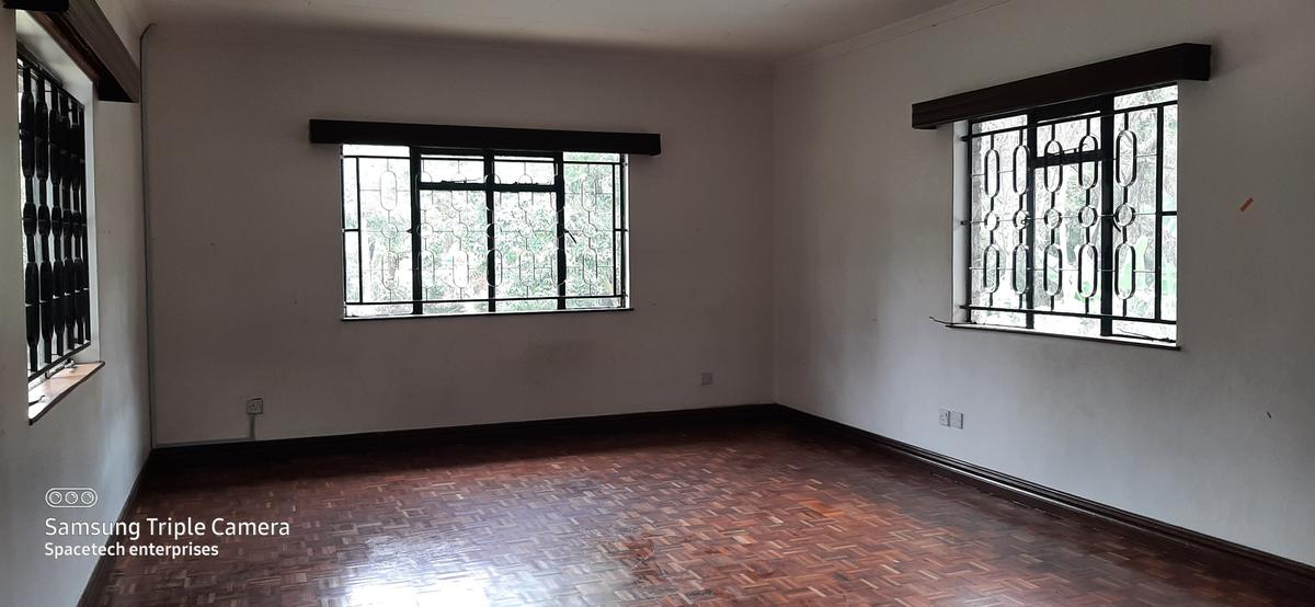 Commercial Property with Parking in Lavington - 8