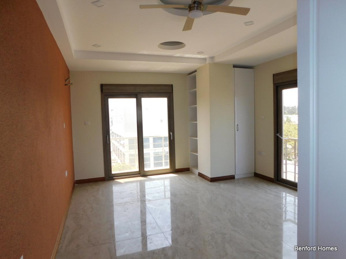 2 Bed Apartment with En Suite in Nyali Area - 4