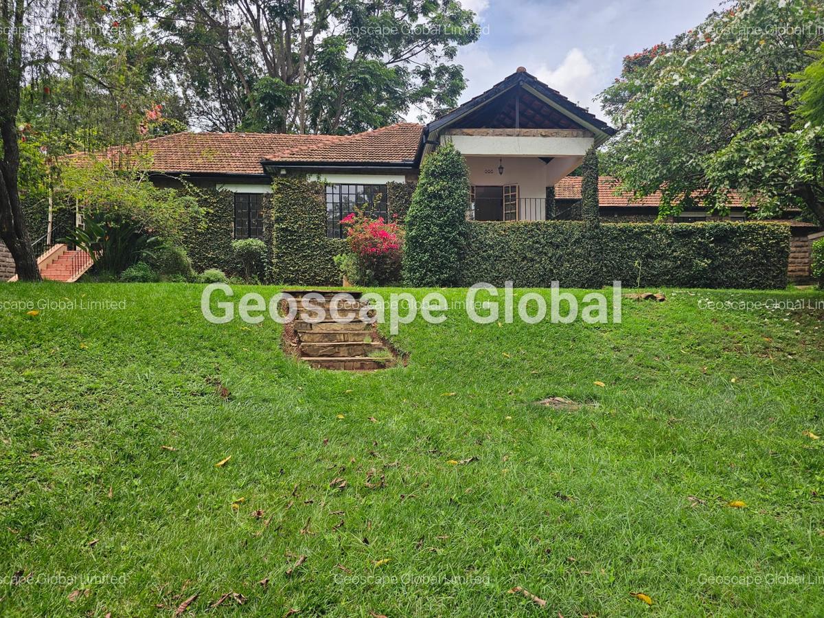 4 Bed House with En Suite in Lavington - 17
