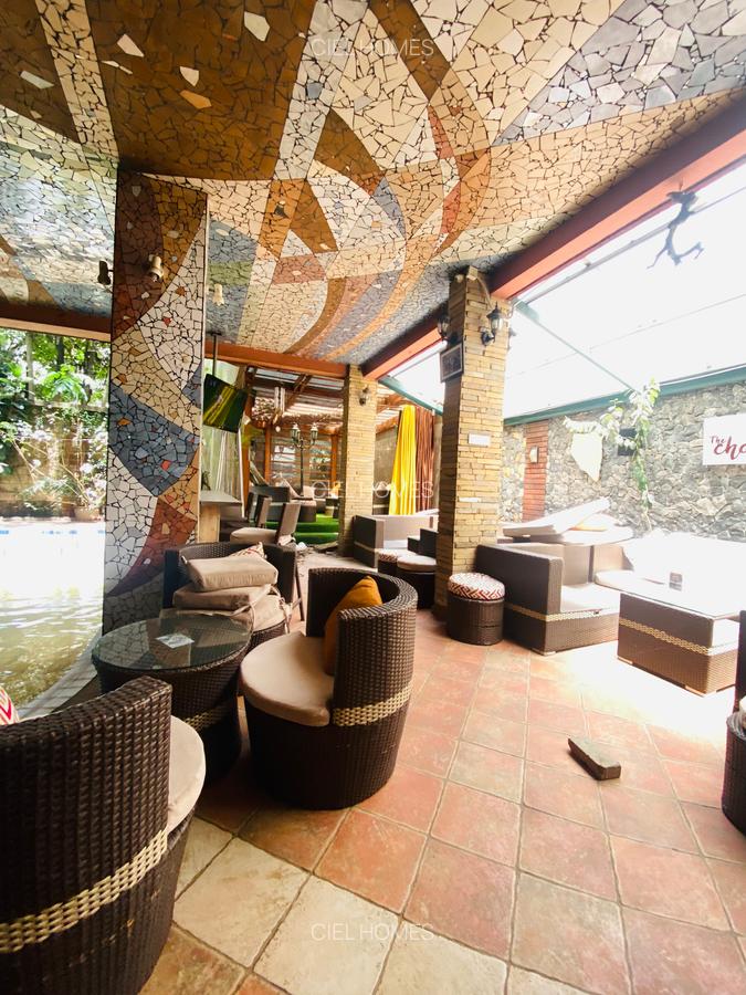 1 Bed Apartment with Swimming Pool at Wood Avenue - 14