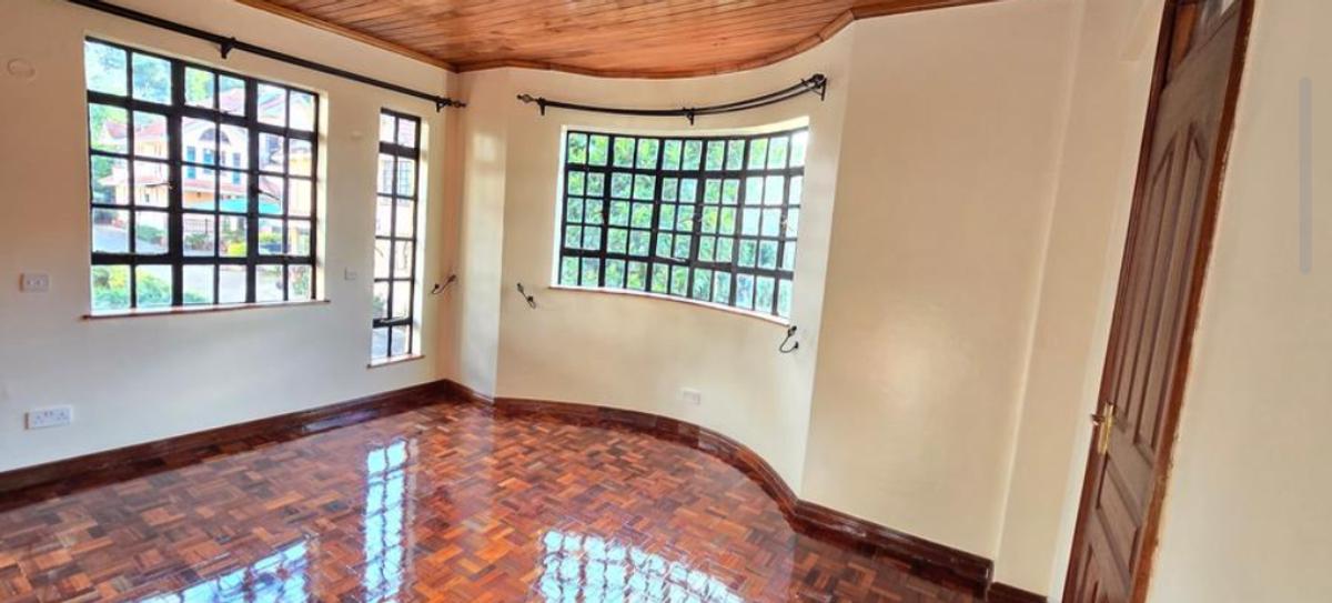 5 Bed Townhouse with En Suite in Lavington - 14