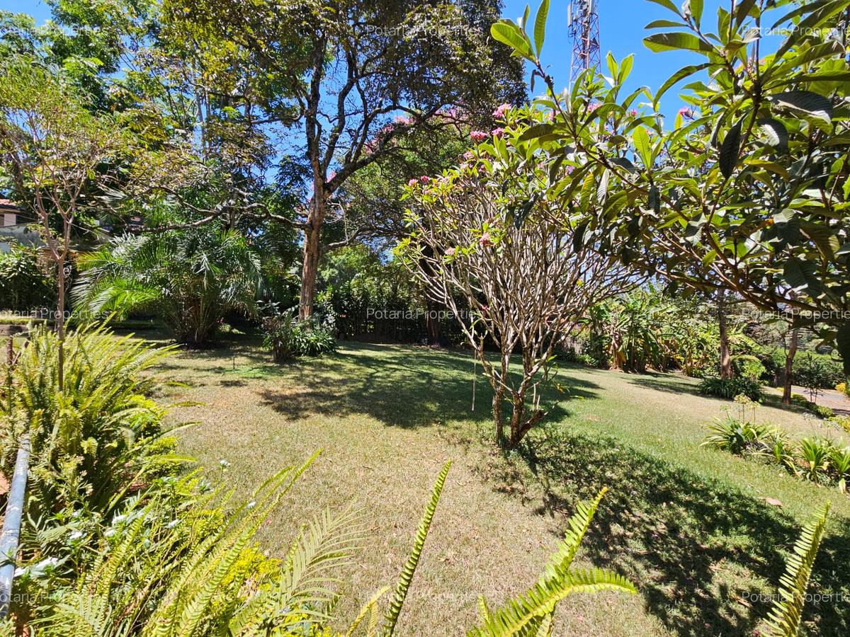 3 Bed House with En Suite in Lavington - 2