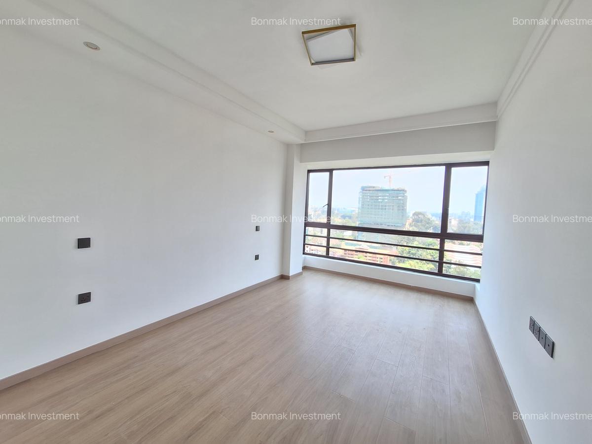 3 Bed Apartment with En Suite at Riverside Drive - 10