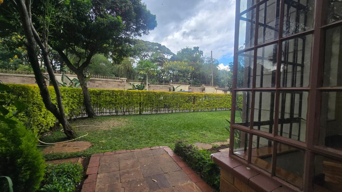 5 Bed Townhouse with En Suite in Lavington - 3