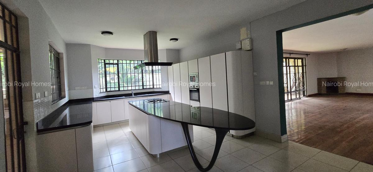 5 Bed Townhouse with En Suite at Lavington Off Convent Road - 9