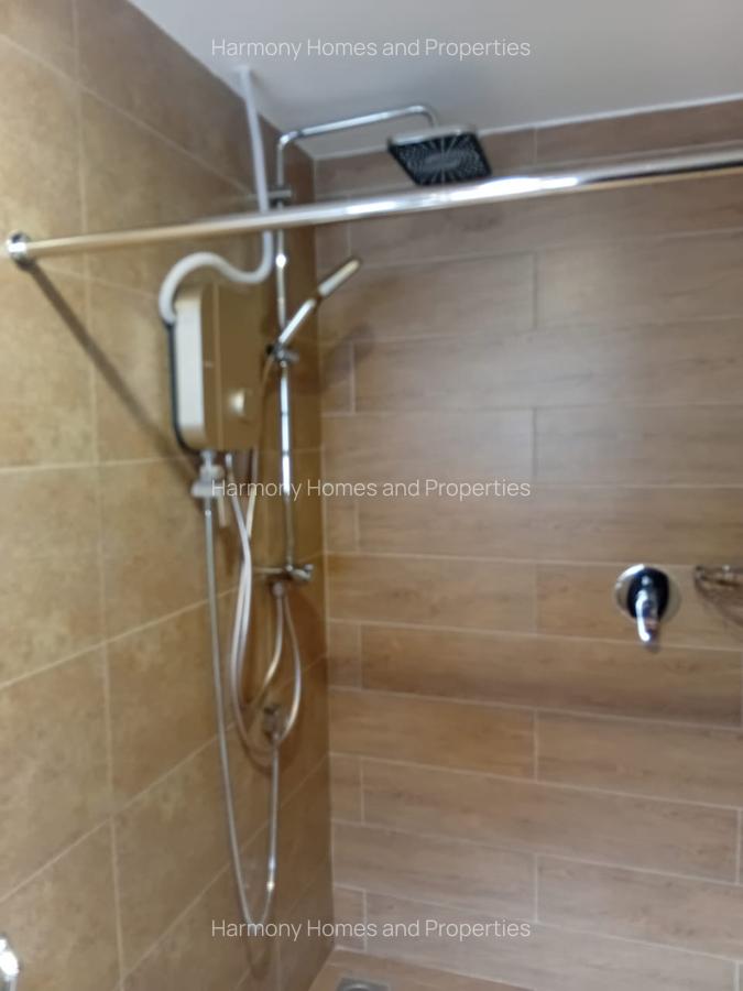 5 Bed Townhouse with En Suite in Parklands - 3