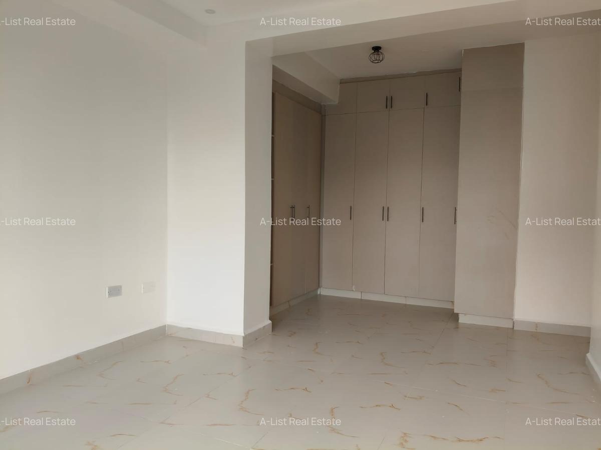 4 Bed Apartment with En Suite at Parklands - 6