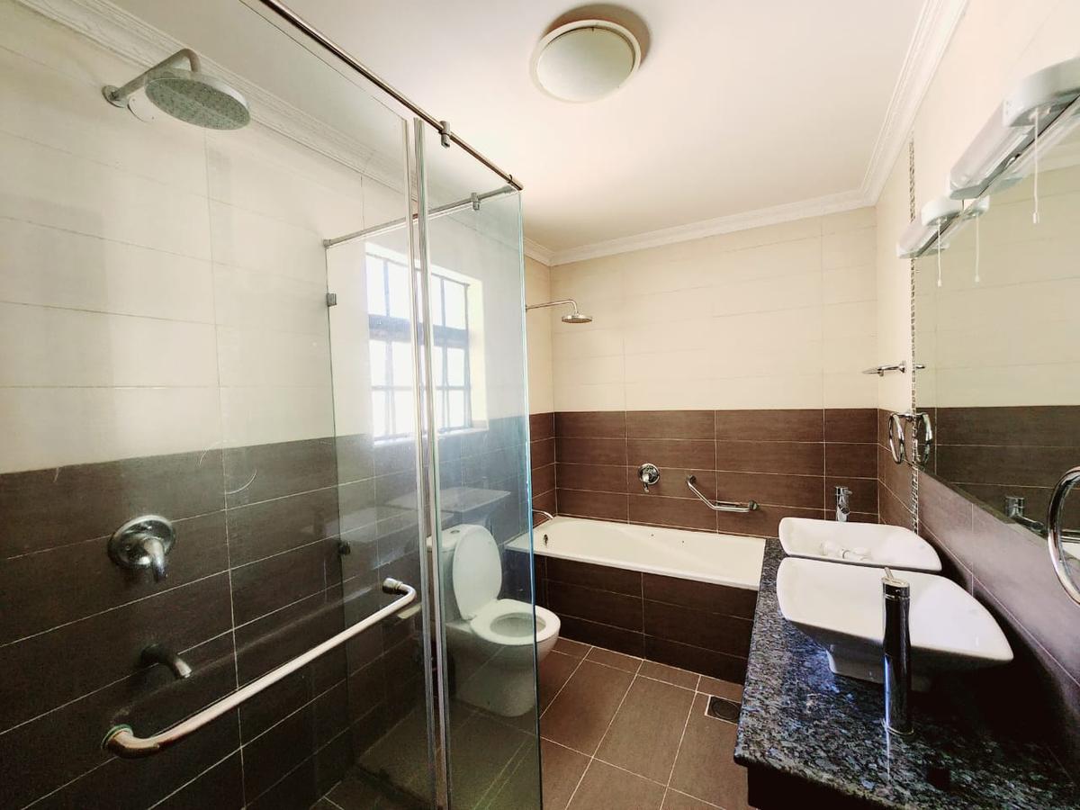 4 Bed Townhouse with En Suite at Lavington - 13 4 Bed Townhouse with En Suite at Lavington - 13