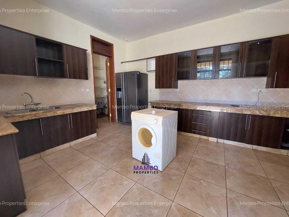 4 Bed House with En Suite at Eagle Park - 5