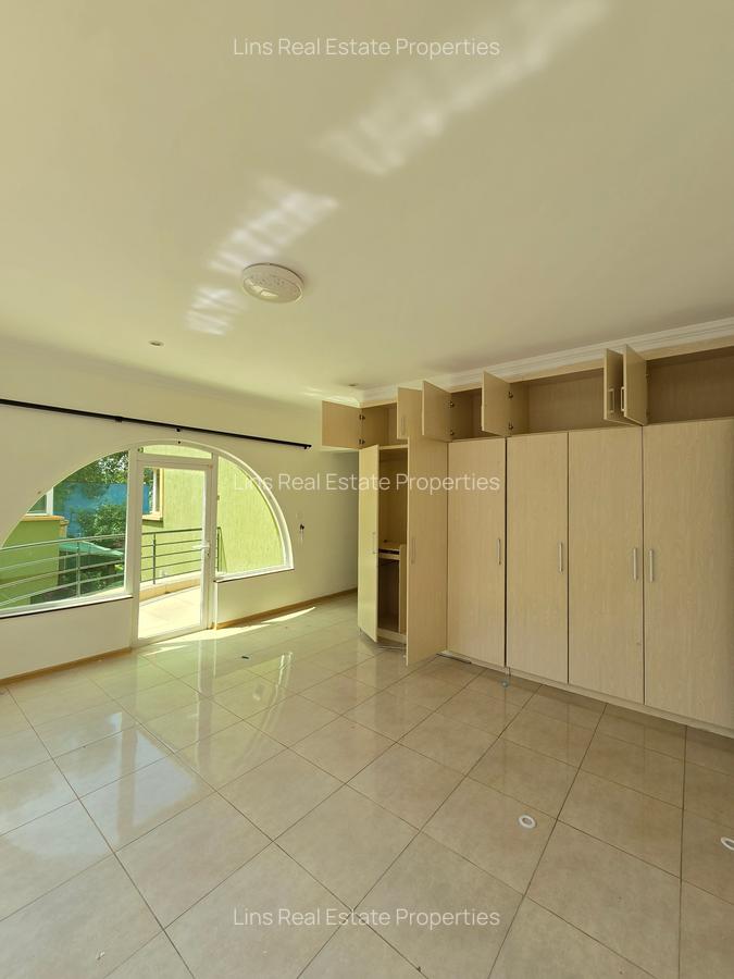 4 Bed Townhouse with En Suite in Riverside - 6