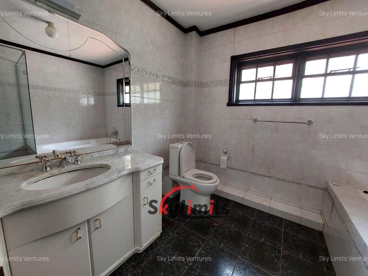 4 Bed Townhouse with En Suite in Riverside - 19