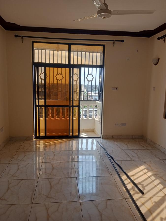 Serviced 3 Bed Apartment with En Suite at Beach Road - 3