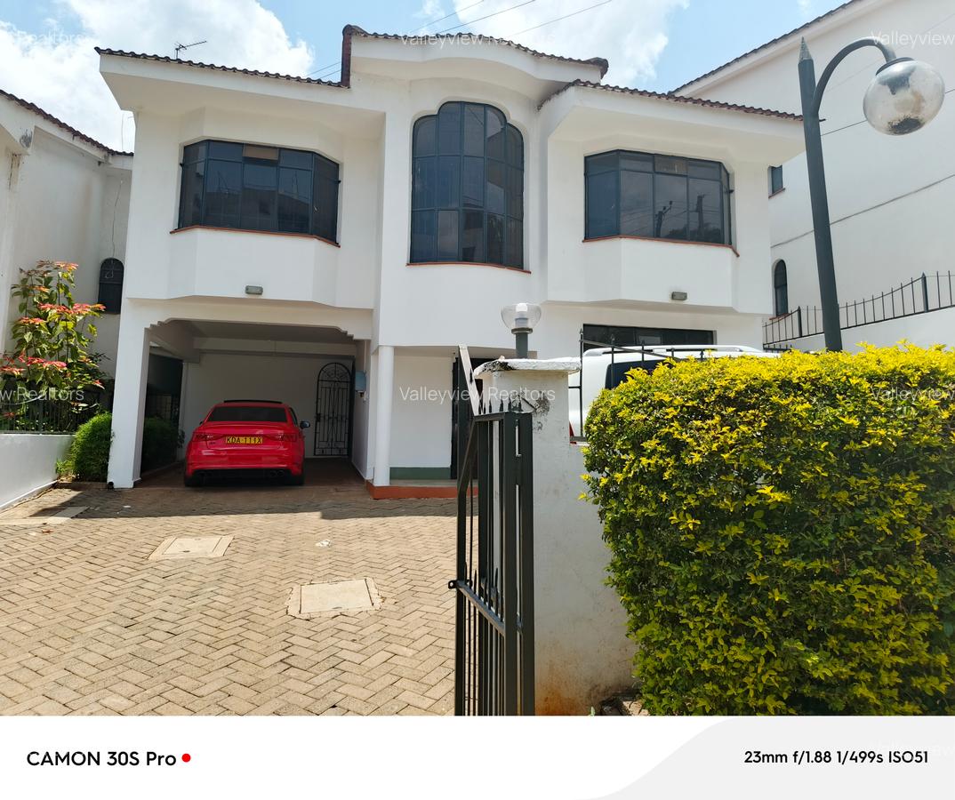 5 Bed Townhouse with En Suite at Riverside - 5
