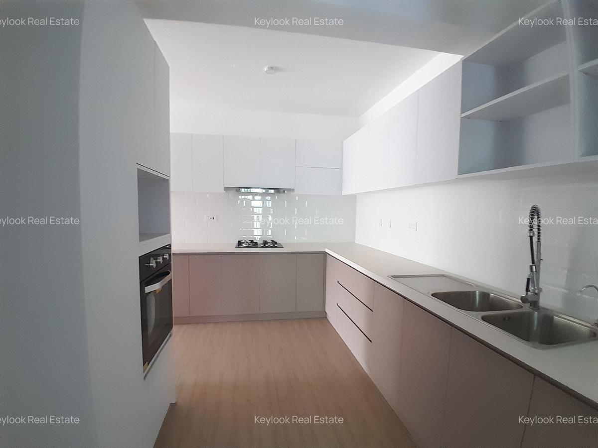 3 Bed Apartment with En Suite at Lavington - 8