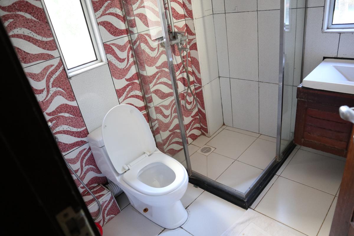 Serviced 2 Bed Apartment with En Suite in Nyali Area - 17