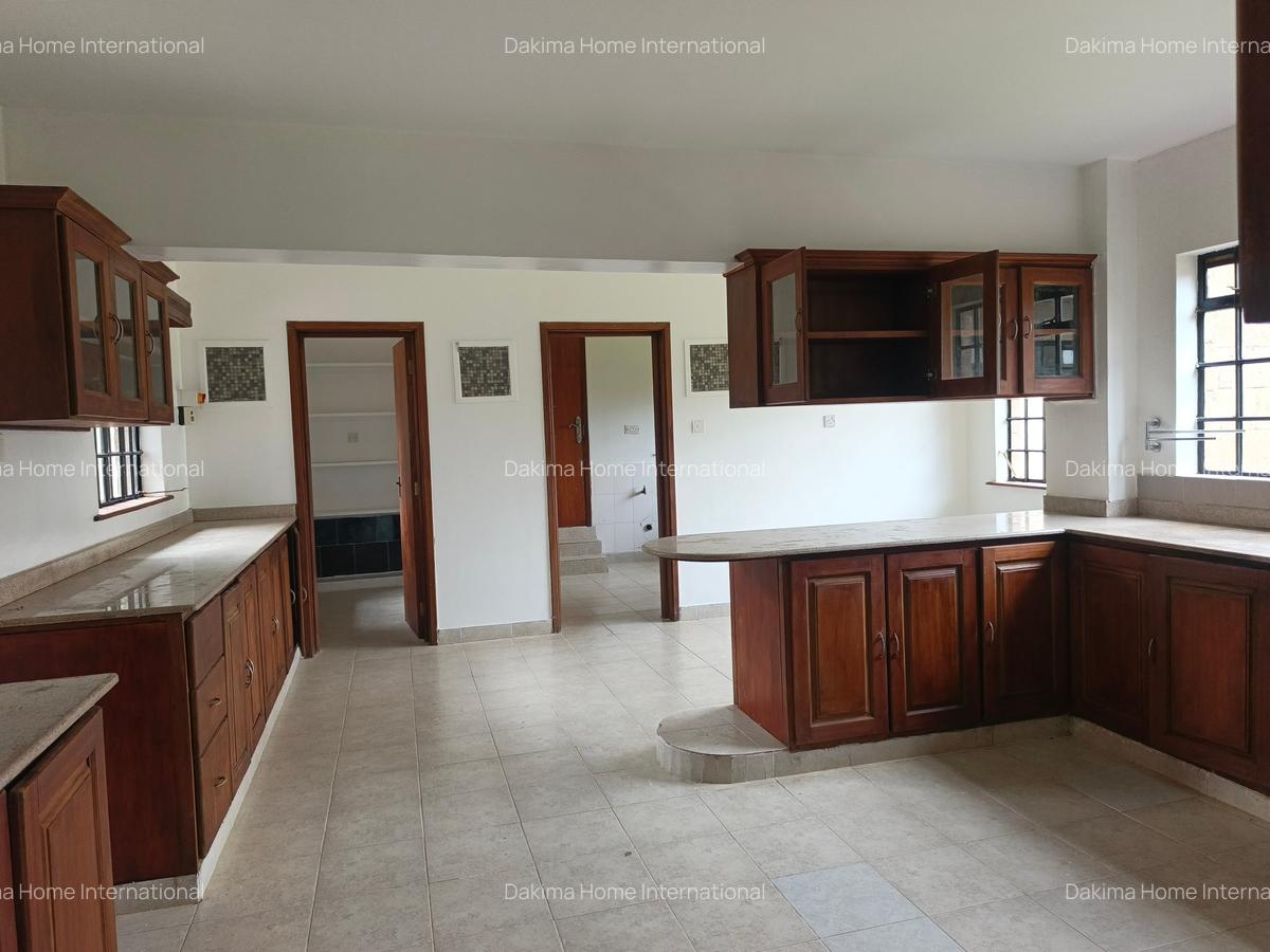 5 Bed Townhouse with En Suite in Runda - 4