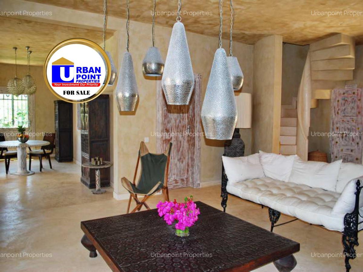 6 Bed Villa with En Suite in Watamu - 14