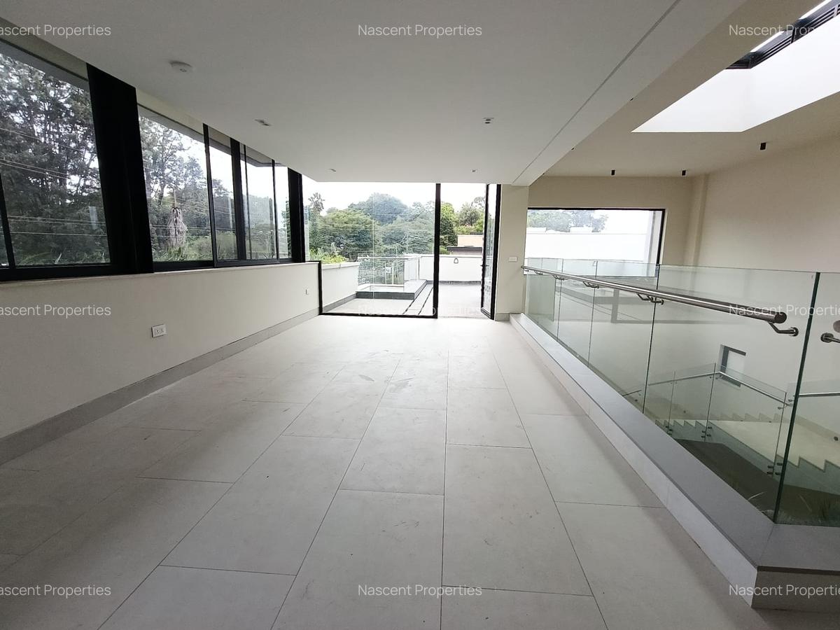 5 Bed Villa with En Suite in Kyuna - 11