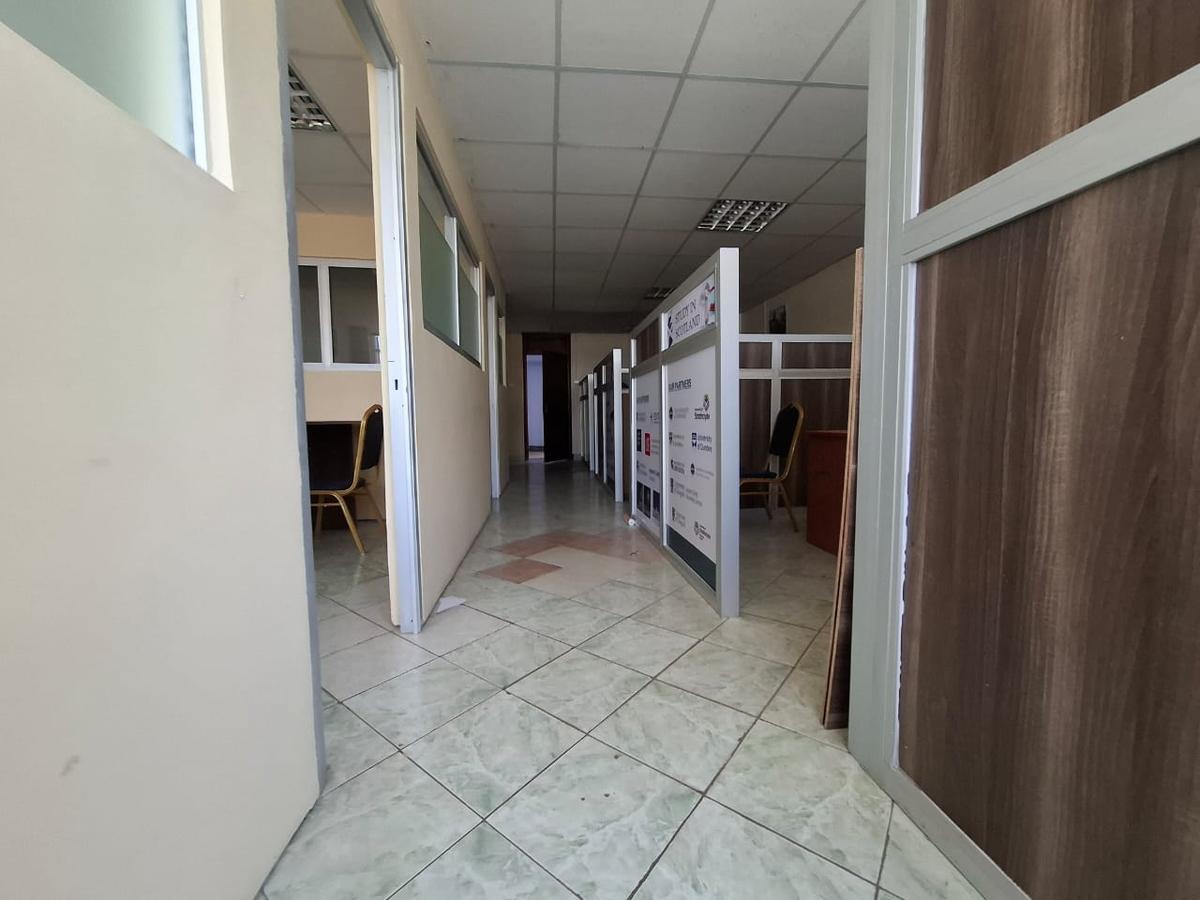 680 ft² Office with Service Charge Included in Westlands Area - 4