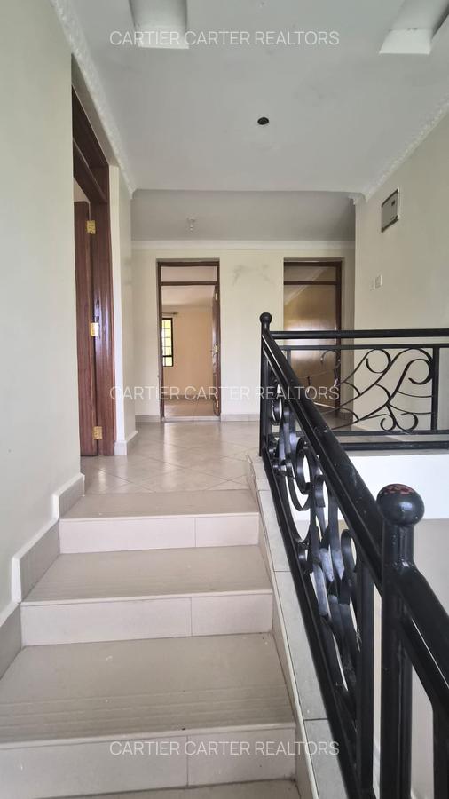 5 Bed House with En Suite in Garden Estate - 2