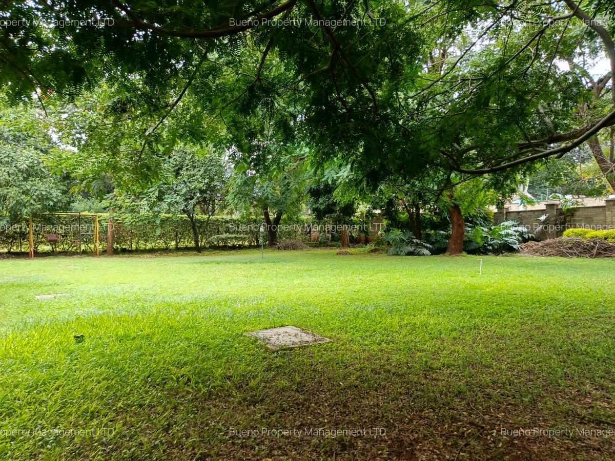 5 Bed Villa with Swimming Pool in Runda - 9