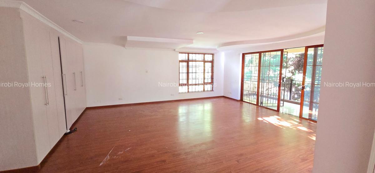 5 Bed House with En Suite at Mimosa Drive - 10