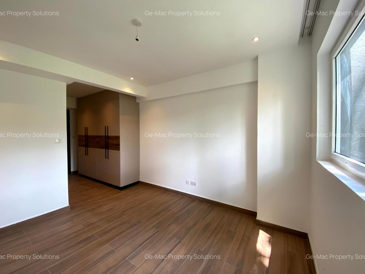 4 Bed Apartment with En Suite in General Mathenge - 11