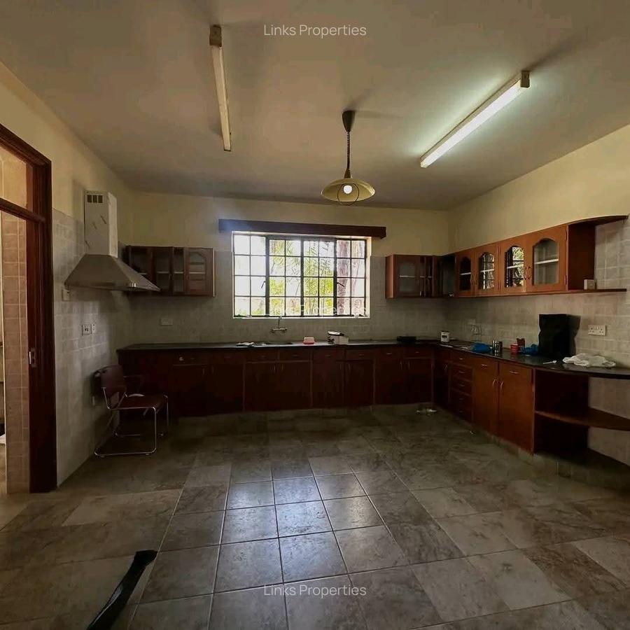 4 Bed Townhouse with En Suite at Karen - 12