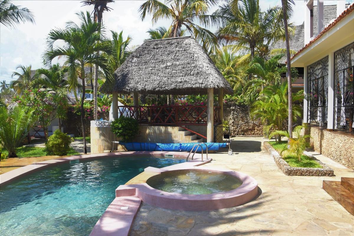 5 Bed Villa with En Suite in Watamu - 8