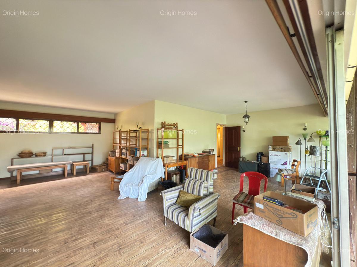 4 Bed House with En Suite at Lavington - 15