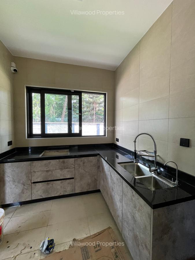 6 Bed Villa with En Suite in Nyari - 7