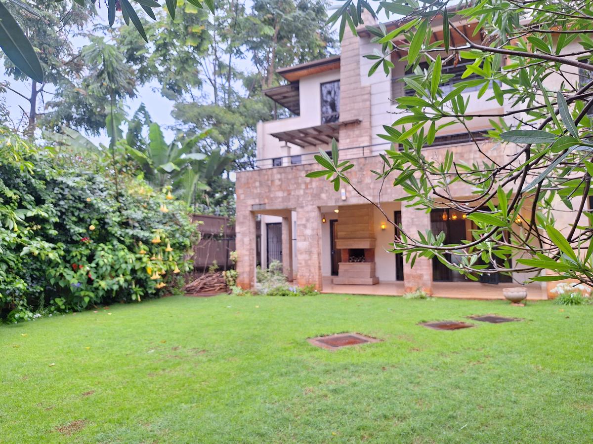 5 Bed Townhouse with En Suite in Lavington - 1