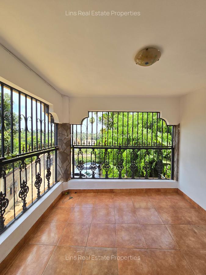 4 Bed Townhouse with En Suite in Kyuna - 4