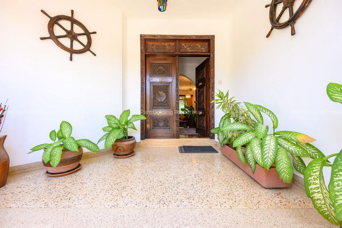 5 Bed Townhouse at Beach Road - 4