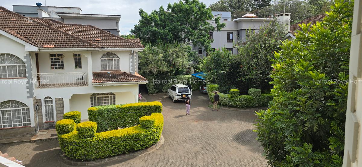 5 Bed Townhouse with En Suite at Lavington Green - 5