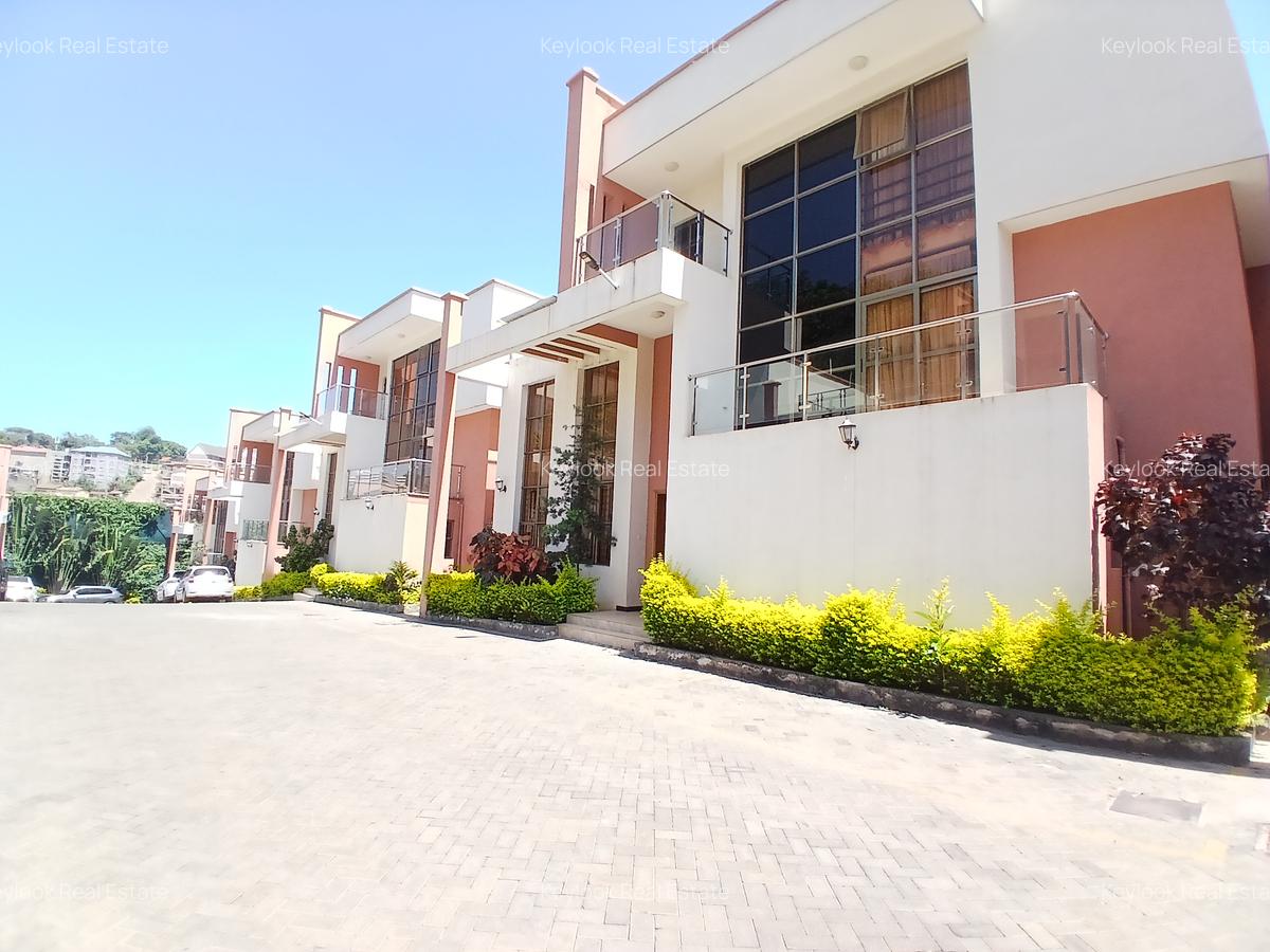 5 Bed Townhouse with En Suite in Lavington - 2
